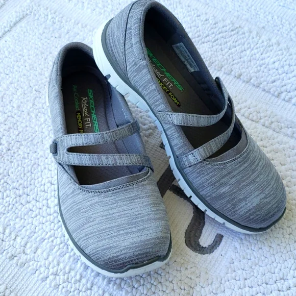 SKECHERS SLIP-ONS - Picture 1 of 10